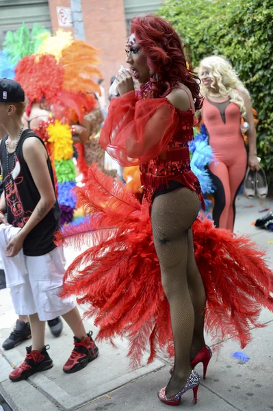 Drag Queens en trajes llamativos Desfile del Orgullo Gay — Foto de Stock