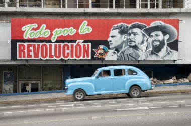 Komünist Propaganda Billboard ve araba Havana Küba