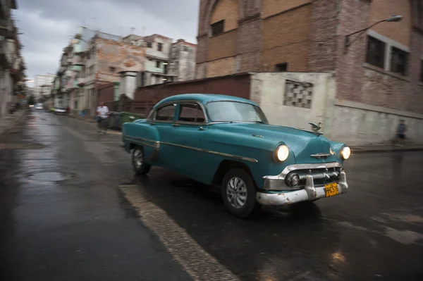 Classic 50s Car Drives in Centro Havana Cuba — Stock Photo, Image