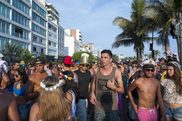 Multitud celebrando carnaval Ipanema Río de Janeiro Brasil Imagen de stock