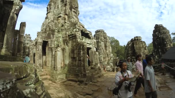 Time-lapse van toeristen op Tempel van Bayon Angkor Cambodja — Stockvideo