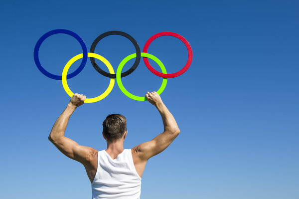 Athlete Holds Olympic Rings Blue Sky — Stock Photo, Image