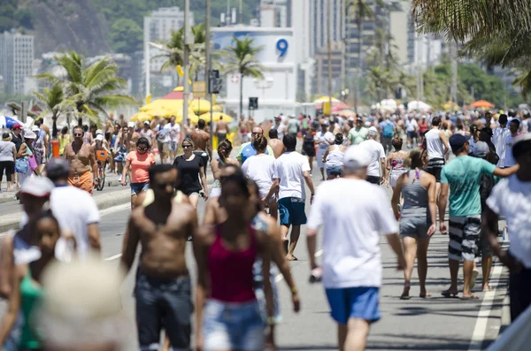 Posto 9 Ipanema Beach Rio sommaren publiken — Stockfoto