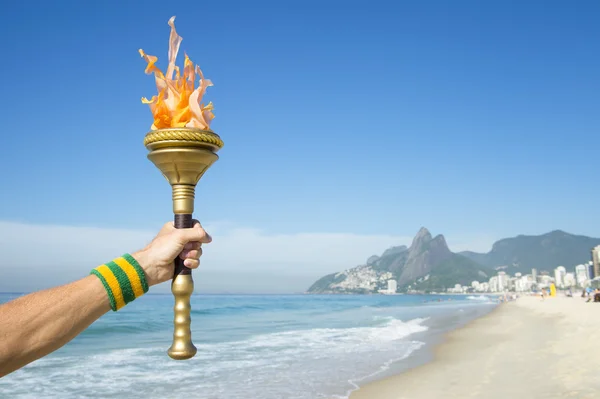 Hånd Holding Sport Torch Rio de Janeiro stockbilde