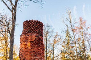 Tuğla yuvarlak sütun çalışması elle montaj kazısı antik mimari kalas ögesi