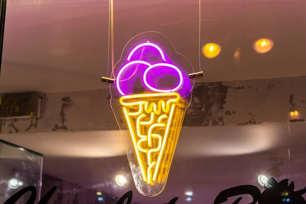 Neon Cafe Sign Icecream Purple Signboard Party Symbol Night Showcase — Stock Photo, Image