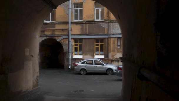 Łuk Dziedziniec Mistycznej Architektury Europejskiej Petersburg Ciemny — Wideo stockowe