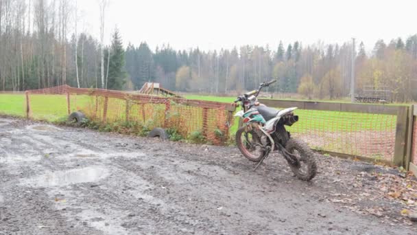 Cross Bike Track Βρωμιά Ανταγωνισμού Άλμα Ακραία Σπορ Τρόπο Ζωής — Αρχείο Βίντεο