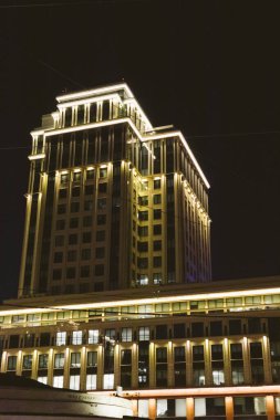 yüksek teknoloji mimari gece aydınlatma kulesi geometri gökdeleni lüks şehir