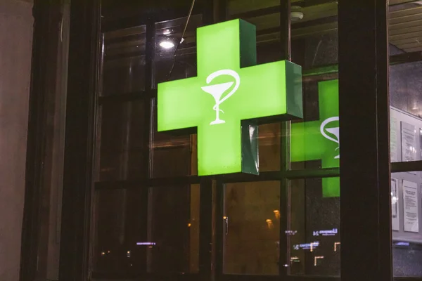 Eczane yılanla çapraz 24 saat ilk yardım gecesi virüsü