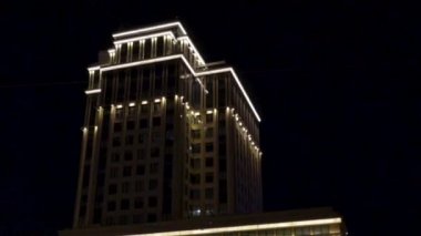 yüksek teknoloji mimari gece aydınlatma kulesi geometri gökdeleni lüks şehir