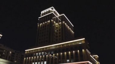 yüksek teknoloji mimari gece aydınlatma kulesi geometri gökdeleni lüks şehir