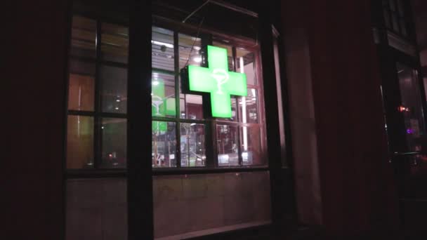 Аптечный Кросс Змеей Часа Ночной Вирус Первой Помощи — стоковое видео