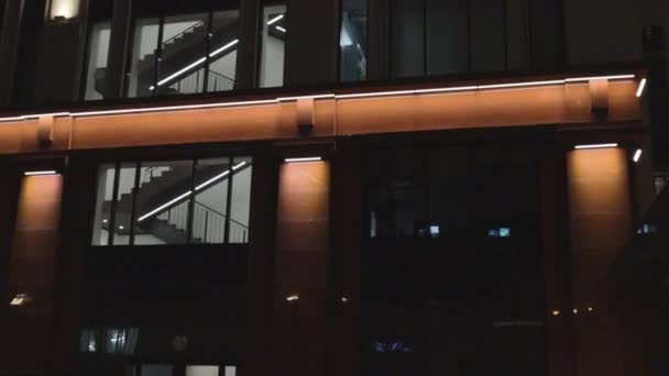 Arquitetura Edifícios Alta Tecnologia Geometria Escadaria Cidade Simetria Brilho Exterior — Vídeo de Stock
