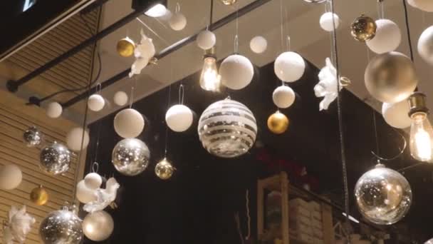 Kerst Speelgoed Ballen Speelgoed Feestelijk Decor Handgemaakte Antieke Gloed Cadeau — Stockvideo