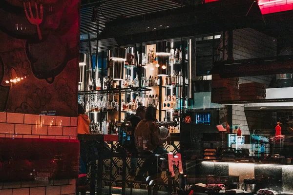 Paar Sitzt Einem Wochenende Bar Restaurant Liebe Chillen Entspannen — Stockfoto