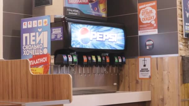 Läsk Maskin Pepsi Hamburgare Kung Snabbmat Café Gratis Dryck — Stockvideo