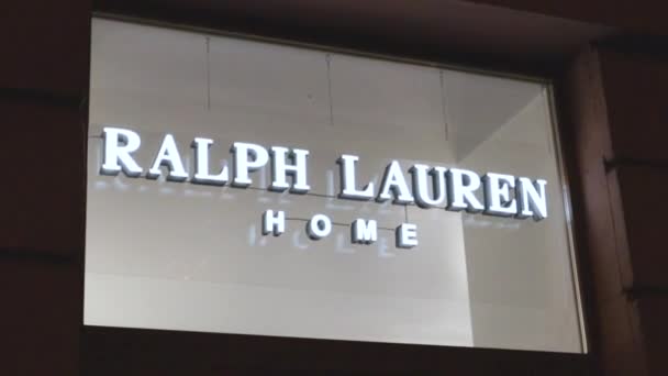 Ralph Lauren Κατάστημα Ειδών Ένδυσης Και Ειδών Οικιακής Χρήσης — Αρχείο Βίντεο