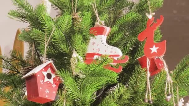 Новорічний Різдвяний Декор Свічки Подарунки Ковзани Зимові Види Спорту — стокове відео