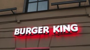 Burger King, dünya çapında fast food kafe bayii şirketi ile anlaştı.