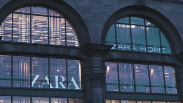 Zara Shop Znamení Budova Globální Značka Módní Styl Společnost Obchoďák — Stock video