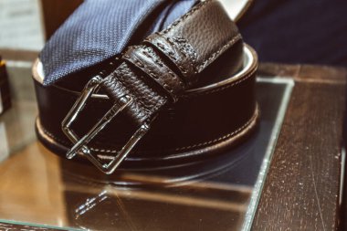 Erkek aksesuarları kol düğmeleri papyon kelebek gömleği lüks düğün modası.