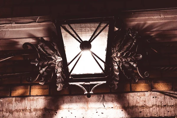 古董街灯笼复古城市夜景欧洲建筑历史灯 — 图库照片