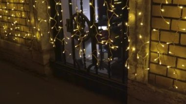 Dış kışın çelenk duvarında süsleme