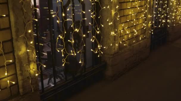 Dekoracja Ścianie Budynku Girlandy Zewnątrz Zima — Wideo stockowe