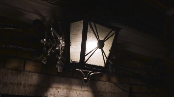 Vintage Straßenlaterne Retro Stadt Bei Nacht Europa Gebäude Geschichte Lampe — Stockvideo