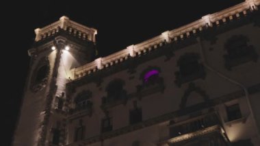 Rosenstein-Belogrud Kuleli Neo-Gotik Mimari Evi gece çekimi tarzı