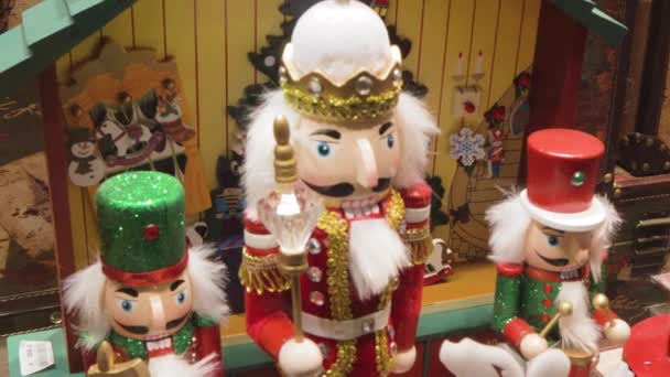 Yeni yıl klasik oyuncakları eko lüks retro Noel Baba fındıkkıran davulcu — Stok video