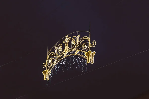 ストリートシティフェスティバルムードの新年の照明冬 — ストック写真