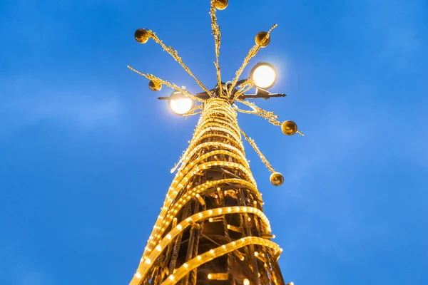 Ünnepi Megvilágítása Újévi Utcai Lámpás Izzó Város — Stock Fotó