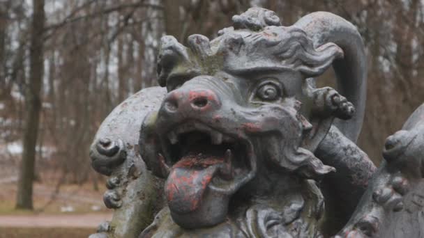 Standbeeld Van Een Chinese Draak Park Brug Aziatische Trant Traditie — Stockvideo