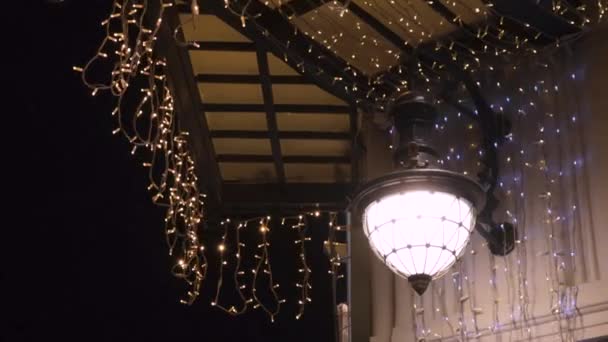 Ház Torony Bevásárló Központ Díszített Szilveszteri Dekoráció Éjszaka — Stock videók