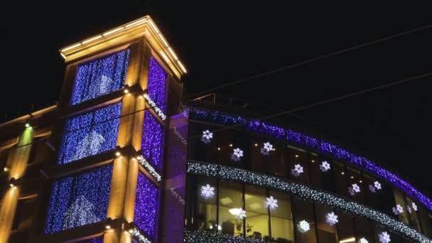 Kantoorgebouw Toren Kerst Decoratie Verlichting Het Weekend Werk — Stockvideo