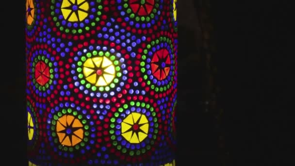 Indiase Lantaarn Lamp Traditioneel Patroon Gloeien Magie Hindoe Decoratie Licht — Stockvideo