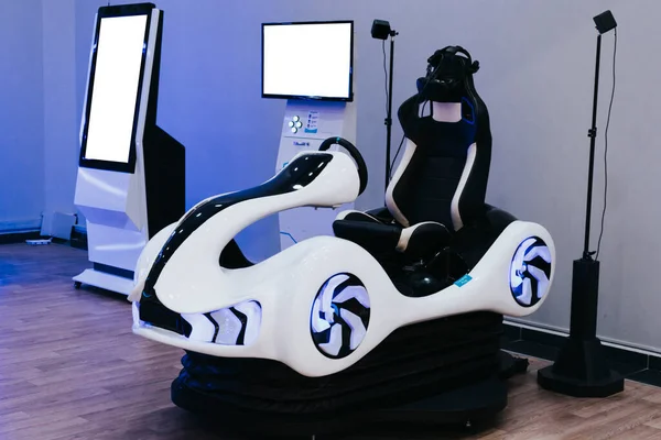 VR sanal sanal gerçeklik oyun kulübü yeni teknolojileri çekiyor.