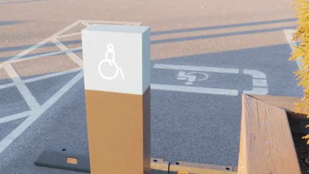 Parkeringsskylt Ikon För Funktionshindrade Människor Köpcentrum Transportstol — Stockvideo