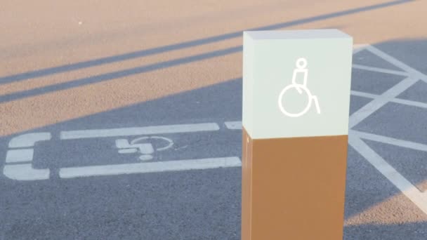 Parkeerplaats Pictogram Voor Gehandicapten Winkelcentrum Transportstoel — Stockvideo