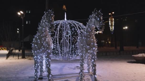 Fantastische gloeiende koets paard verlichting decoratie nieuwjaar magie — Stockvideo