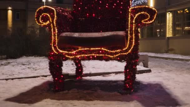 魔椅王座闪烁着圣塔克洛斯圣诞佳节的光芒 — 图库视频影像