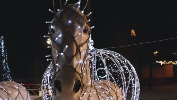 Fabuloso brillante carro caballo iluminación decoración año nuevo magia — Vídeos de Stock