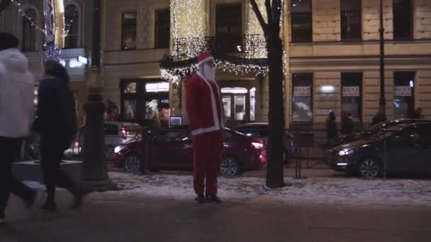 Jultomten Dansar Gatan Festligt Humör Gott Nytt Snö Helgon Petersburg — Stockvideo