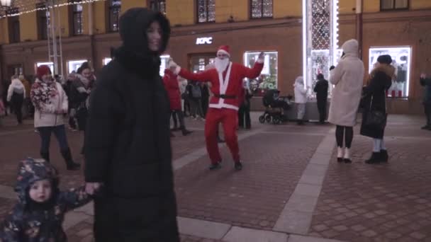 Santa Claus Tance Ulici Slavnostní Nálada Šťastný Nový Rok Sníh — Stock video