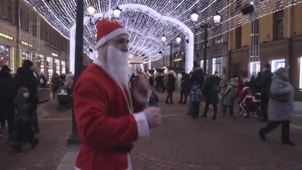 Άγιος Βασίλης Χορεύει Στο Δρόμο Εορταστική Διάθεση Καλή Χρονιά — Αρχείο Βίντεο