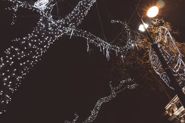 Decorações Natal Árvores Nas Guirlandas Rua Brilham Piscando Ano Novo — Fotografia de Stock