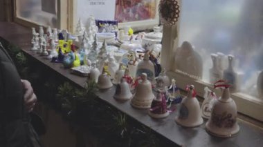 Sokak Noel Festivali oyuncakları Sıcak içecekler pişiriyor Yeni yıl dekorasyonu