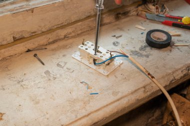 Elektrik prizi voltajı yeni kablo prizinin yerini alıyor